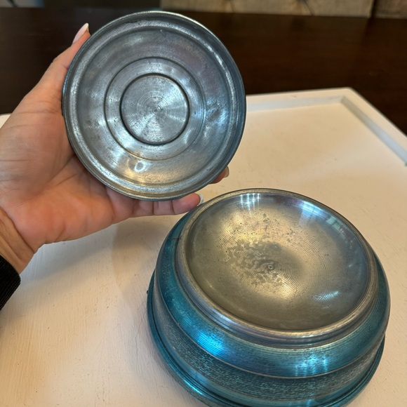 Vintage 1940/50 Decorative Blue Metallic Powder Puff Music Box - Picture 8 of 15